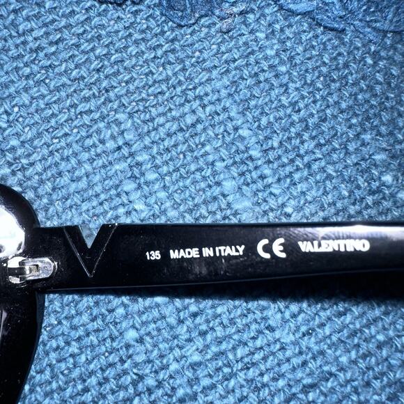 Valentino Sunglasses Frames V625S 210 001 135 Cut Out “V” Temple Cat Eye Black - Picture 7 of 9